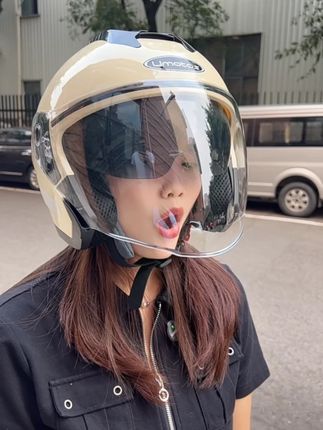 冬天担心镜片起雾的赶紧看过来,这个是防雾镜片,冬天不起雾 #头盔 #3c认证电动车头盔