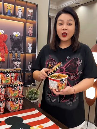 自带贡菜 豆芽 腐竹的酸辣粉,地道的川渝口味,酸酸辣辣的太过瘾了#酸辣粉 #嗦粉 #速食美食 #快来一起尝个鲜 #灵魂宵夜