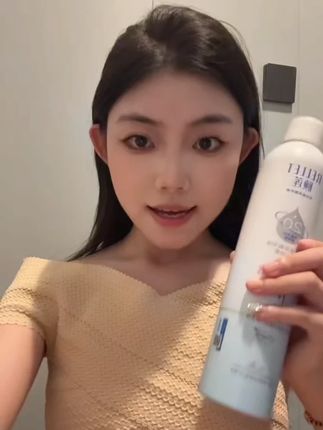 宝子们,干燥皮、上妆卡粉、妆扒不在脸上都是皮肤缺水啦~
