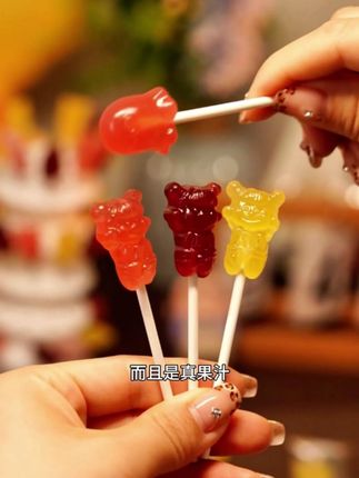 带娃理发不哭闹了!提前给根无糖棒棒糖,含着一动不动,理发师都惊讶✂️ #理发安抚 #无糖棒棒糖 #儿童零食 #哄娃神器