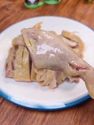 姐妹们!上海排队买的蒋凤记咸香鸡!满满大包!真的好喜欢哦!爱吃哦!