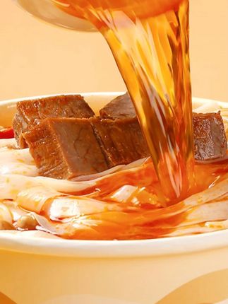 #k总 推荐正品神宫泡椒牛肉味酸辣河粉有味桶装夜宵方便速食泡面米粉美味#神宫河粉 #酸辣河粉 #速食米粉 #速食河粉