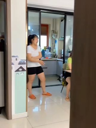 正面是细节和图案,反面是随机问题,非常考验专注力和观察力,别说小孩,咱大人都不一定能答对!#益智玩具 #专注力培养  #幼儿启蒙  #桌游  #亲子互动