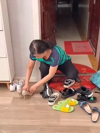 这个夹缝鞋架真的实用 有了它 门口的常换鞋再也不会乱七八遭了#收纳整理 #实用省空间 #好物种草 #收纳整理 #收纳柜