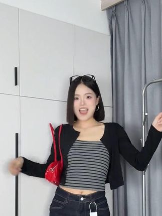 早秋出门穿搭分享!就刚刚好偏冷的时候可以穿 #一击即中的夏日穿搭  #用度假风拿捏夏日松弛感  #毫不费力地打开初秋穿搭  #期待一下入秋开学穿搭  #秋天