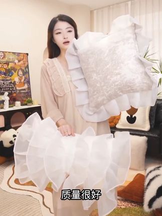 精致梦幻,很适合放在女孩子的卧室哦!#沙发抱枕靠垫 #靠垫抱枕 #家居软装搭配 #法式