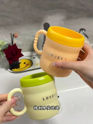 哈哈!我花9.99抢到四个防摔防霉的漱口杯!而且还是高颜值加大加厚款的,趁着划算你们也快安排上吧~#漱口杯#牙刷杯#防霉漱口杯#防摔漱口杯#牙缸