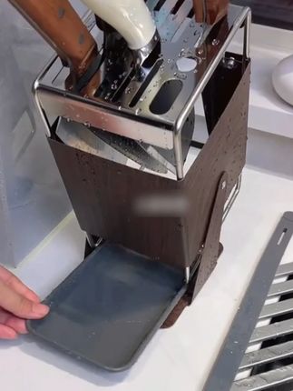 #不锈钢刀架 ,平时家里用的刀具,剪刀都可以放上去收纳,厨房干净整洁#刀架 #刀架置物架 #厨房置物架 #厨房收纳 。。