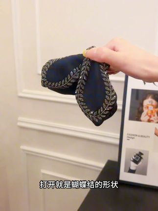 我也是第一次用这么好看的三角抓夹呀  #头饰发饰  #抓夹  #简单发型  #小众设计感