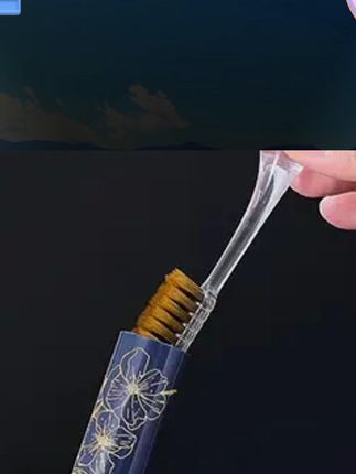这个口红牙刷真的太适合出差旅行用了,礼盒包装,牙刷是软毛的,刷的干净又舒服。#折叠牙刷 #牙刷 #便携牙刷 #强烈推荐 #旅游必备
