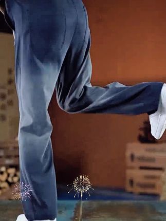家人们,2025秋季男士潮牌天丝渐变休闲裤来啦!这裤子垂顺感十足,宽松直筒阔腿的版型,不仅时尚百搭,还能完美修饰腿型。穿上它,瞬间提升你的时尚感和气场,让你成为街头焦点。还等什么,赶紧入手吧!#男士休闲裤 #天丝裤子 #渐变裤子 #2025秋季新款 #潮牌