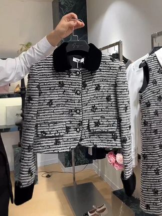 #穿出高级感 #谁穿谁好看系列 #品质女装 #只做高品质 #服装 灰色满满亮片校花装饰,重工时尚又高级