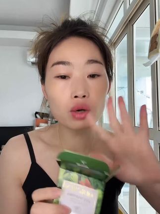 脸上油腻总感觉洗不干净的可以试试这款 脸上油腻总感觉洗不干净的可以试试这款 #野菜清洁霜 #野菜清洁霜排出了脏东西 #好物分享