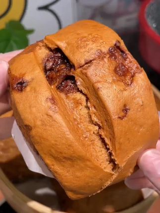 老师傅现做现发的#红糖馒头 口感松软有嚼劲夹着红糖的清香 一点也不甜腻#手工红糖馒头