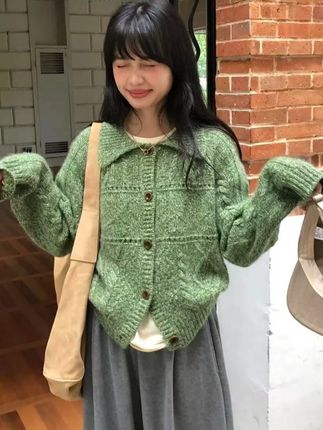 2025新款韩系麻花毛衣外套女短款宽松慵懒风秋冬长袖翻领针织开衫#毛衣开衫 #女生穿搭 #韩系穿搭 #宽松版型 #慵懒风穿搭