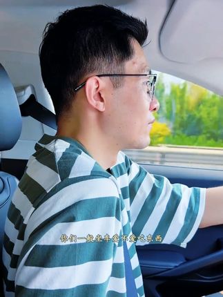 车载垃圾袋,哪块方便贴哪,在车里有个垃圾啥的放里,下车随手找个垃圾桶一扔,车里干干净净!#车载垃圾袋 #垃圾袋