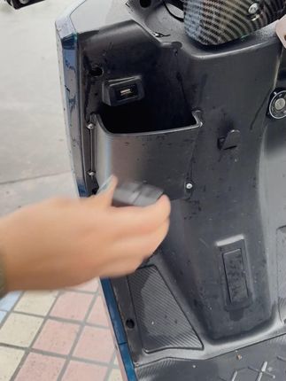 再也不用担心电动车挂钩不够用了#电动车挂钩  #电动车储物  #电动车前置挂钩  #车把挂钩  #电动车配件