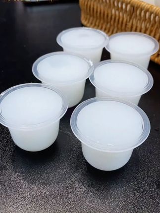 还是这个山竹和荔枝的果冻好吃,Q Q弹弹的,果味很浓郁#果冻 #山竹味果冻 #荔枝味果冻 #大人小孩都爰吃