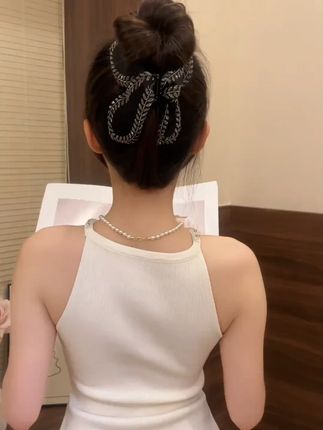 我也是第一次用这么好看的三角抓夹呀  #头饰发饰  #抓夹  #简单发型  #小众设计感