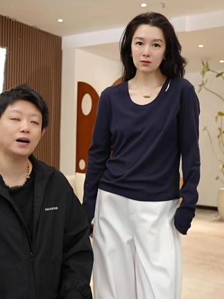 加莉精选【天鹅颈】U领精致舒适T恤 #精致女人必备 #女人味十足 #穿搭好物 #邻家女孩