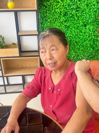 用欧态动态血糖仪测血糖,不用反复扎手指采血,赶快给父母用起来 #欧态 #动态血糖仪 #血糖仪 #准确 #体验感