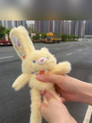 碎花拉耳兔钥匙扣,可爱挂饰送女友闺蜜超合适! #毛绒钥匙扣 #送闺蜜礼物 #可爱包包挂饰 #碎花拉耳兔 #包包挂饰