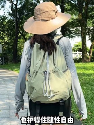 波斯丹顿轻量化双肩包也太帅了吧,城市通勤能背,户外徒步也能背#波斯丹顿 #双肩包 #书包 #登山包 #徒步包