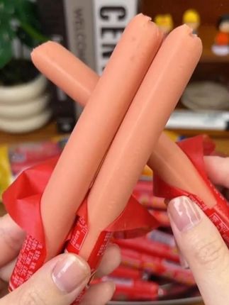 一口下去满口的肉香味!QQ弹弹的越嚼越香!就你平时追剧 泡面 泡粉的时候来上两根,真的太合适了!#火腿肠  #鸡肉肠  #香肠  #泡面搭子  #王中王火腿肠
