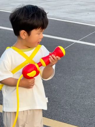 几块钱淘到的背包水枪玩具,让家里的小祖宗玩水玩到不停,真的超高性价比呀#背包水枪#水枪#玩具#男孩子的快乐#水枪玩具