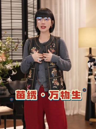 让世界看到中式的美,国风与苗绣的融合#宫小妍2013 #穿新中式选宫小妍 #苗绣 #国风服饰 #重工刺绣