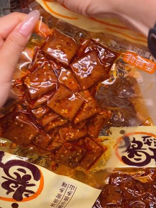 麻辣鲜香!嚼劲十足的豆干来啦!追剧解馋来上一袋根本停不下来!#零食推荐#豆干#吃货必备#解馋