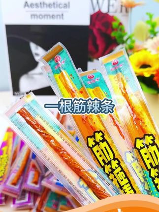 家人们,看这里! #辣条 #追剧小零食 #吃货必备 #一根筋辣条