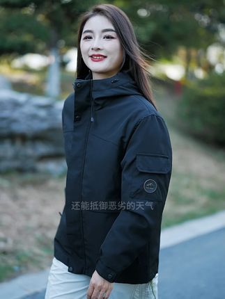 生活慢慢成了一条安静的河,我只是顺流而行。#三合一冲锋衣 #两件套 #户外穿搭 #冲锋衣推荐 #品质男装