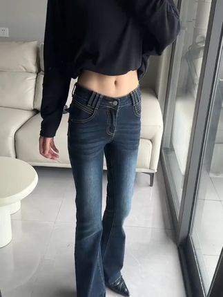 美式复古深蓝色V腰微喇叭牛仔裤女秋季弹力修身显瘦提臀喇叭长裤#秋季牛仔裤 #深蓝色喇叭裤 #V腰牛仔裤 #弹力牛仔裤 #女款长裤