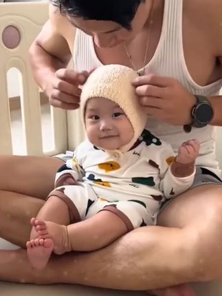 太可爱啦!这款护耳帽设计 的太可爱了,宝宝戴上后不仅可爱又时尚,而且还能保 护宝宝的小耳朵#婴儿帽子