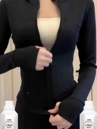 再也不担心衣服掉色,串色了,用了这个衣物固色换新剂后,简直是解放双手的神器~ # 衣服褪色 # 衣物.