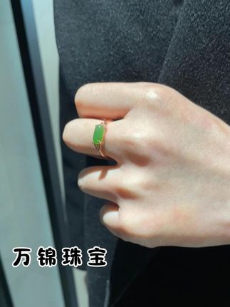 🍃这款小绿戒指马上就要涨价啦 大家现在能薅到的抓紧薅 这是真真正正的苹果绿#万锦珠宝直播间 #万锦珠宝店铺 #和田玉
