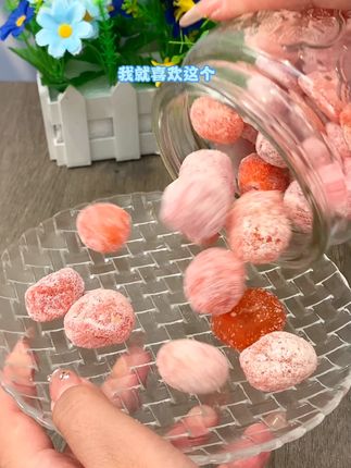 冰糖金桔干,外面一层薄薄的冰糖搭配,一整颗金桔,吃起来清甜回甘、浓郁的金桔清香,常吃特别好 #冰糖金桔干 #冰糖金桔 #金桔 #零食推荐 #大人孩子都爱吃