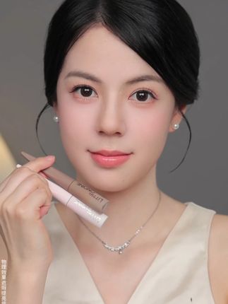 告别飞粉结块 液体高光才是真·新手友好 #修容教程 #秋上新来抖音 #琥珀流光妆容 #提亮到家 #修容推荐 bk