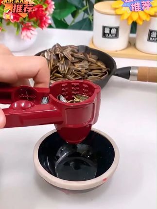 家用开核桃夹子神器坚果榛子钳子工具多功能剥壳神器 #开核桃 #开核桃神器 #开核桃夹子神器 #剥壳神器 #多功能剥壳神器