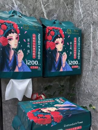 #悬挂式一次性洗脸巾亲测好用的洗脸巾,性价比超高,还不冲一波?价格挺划算的,一大包1200克能用大半年呢,每张都是加大加厚的,随便揉搓也不掉毛絮,吸水性好干湿两用,湿水后揉搓也不起毛絮~他家的品质也蛮不错的,姐妹赶紧下一单!小棉哚洗脸巾官方旗舰店直播悬挂式洗脸巾一次性美容洁面巾加大加厚亲肤棉柔巾家用抽取式,测评谁是洗脸巾直播卖货第一名 #洗脸巾官方旗舰店正品 #加厚加大洗脸巾 #洗脸巾秒杀直播官方旗舰店正品 #洗脸巾直播间现场直播