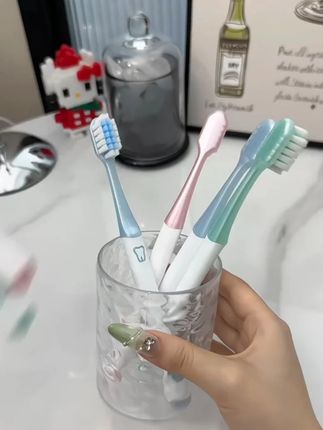 高档牙刷连包装都那么用心,仪式感满满,闪闪的太喜欢了!#贝雅净牙刷#牙刷#宽头软毛牙刷#礼盒装牙刷#牙刷推荐