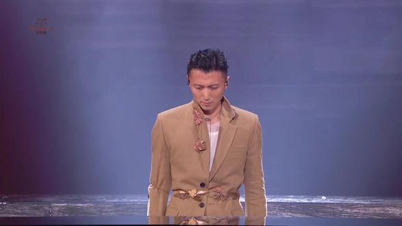 黄小幺jinx 十几年前唱这首上芒果台,过后再也没有唱过!