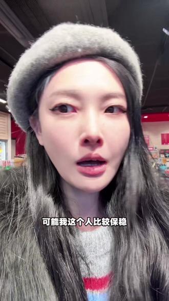 狗总还是很帅的。黄金长期来看 肯定会涨到更高 但是短期我觉得还是会回调到1100以下
所以我个人是觉得 抛开底仓。想要投资部分可以等更低再入。现在对于我个人来说还是太高了