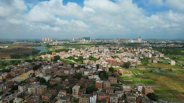 湛江吴川黄坡#穿云航拍#航拍最美家乡天空澄碧,纤云不染,远山含 