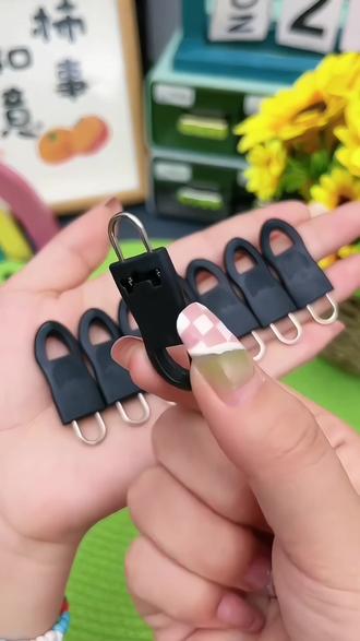 熨烫机手持使用 07744ebac53a4304b10317b924f646cf_1674784313~tplv-dy-resize-origshort-autoq-75:330.jpeg?x-expires=1999105200&x-signature=A3RvNSVy2Yvwci3CNWWHLaq6h%2BU%3D&from=3213915784&s=PackSourceEnum_AWEME_DETAIL&se=false&sc=cover&biz_tag=pcweb_cover&l=021683748768118fdbddc0200020246e041b61660000005b19dcd