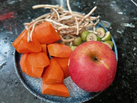 鱼腥草的作用与功效煮水喝 0bbabfb4f32a4618a2aed5d414282b7c~tplv-dy-resize-origshort-autoq-75:330.jpeg?x-expires=2001859200&x-signature=V0Ss1hTy2xBK5cU2UqtqZgJBKfM%3D&from=3213915784&s=PackSourceEnum_AWEME_DETAIL&se=false&sc=cover&biz_tag=pcweb_cover&l=20230612005838532AAE583AB5B313A100