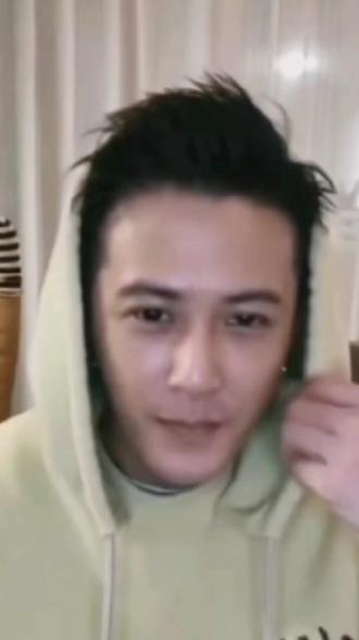 歌词尺度有点大 有兴趣的自己去QQ音乐搜 papapa 原版英文翻译版吧