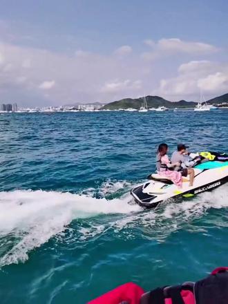 游艇出海 #冲浪 - 抖音