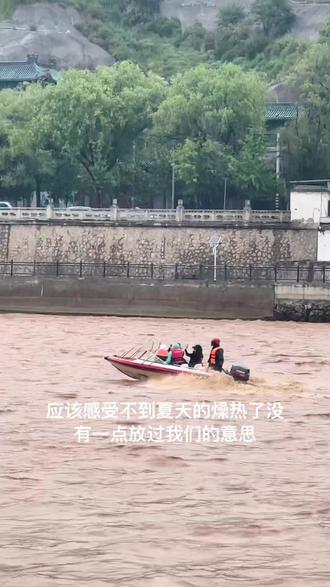 冒雨骑行来兰州感受一次,果然人很多,变化很大,虽然成落汤鸡了,但是快乐大于一切,欢迎来甘肃旅游#兰州旅行打卡 #兰州吃喝玩乐 #摩旅
